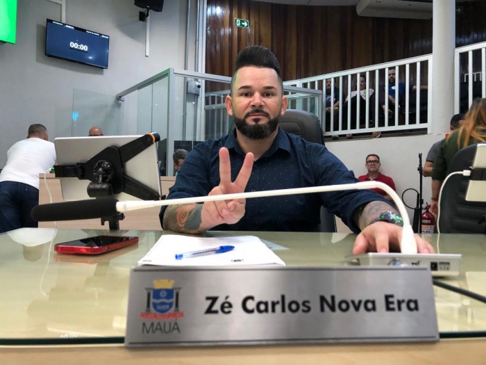 Zé Carlos Nova Era pede dispositivo em cruzamento próximo ao supermercado Semar, no Jd. São José