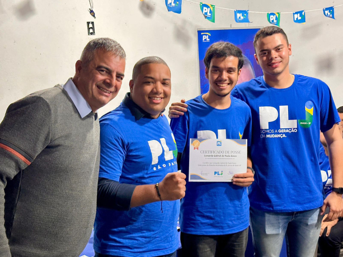 Pré-candidatos a prefeito e vice-prefeita, Sargento Simões e Josi Simões prestigiam posse do PLJ Mauá