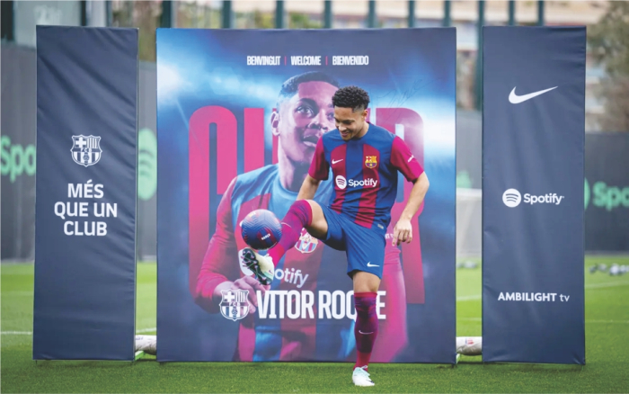 Barcelona encaminha empréstimo de Vitor Roque ao Betis