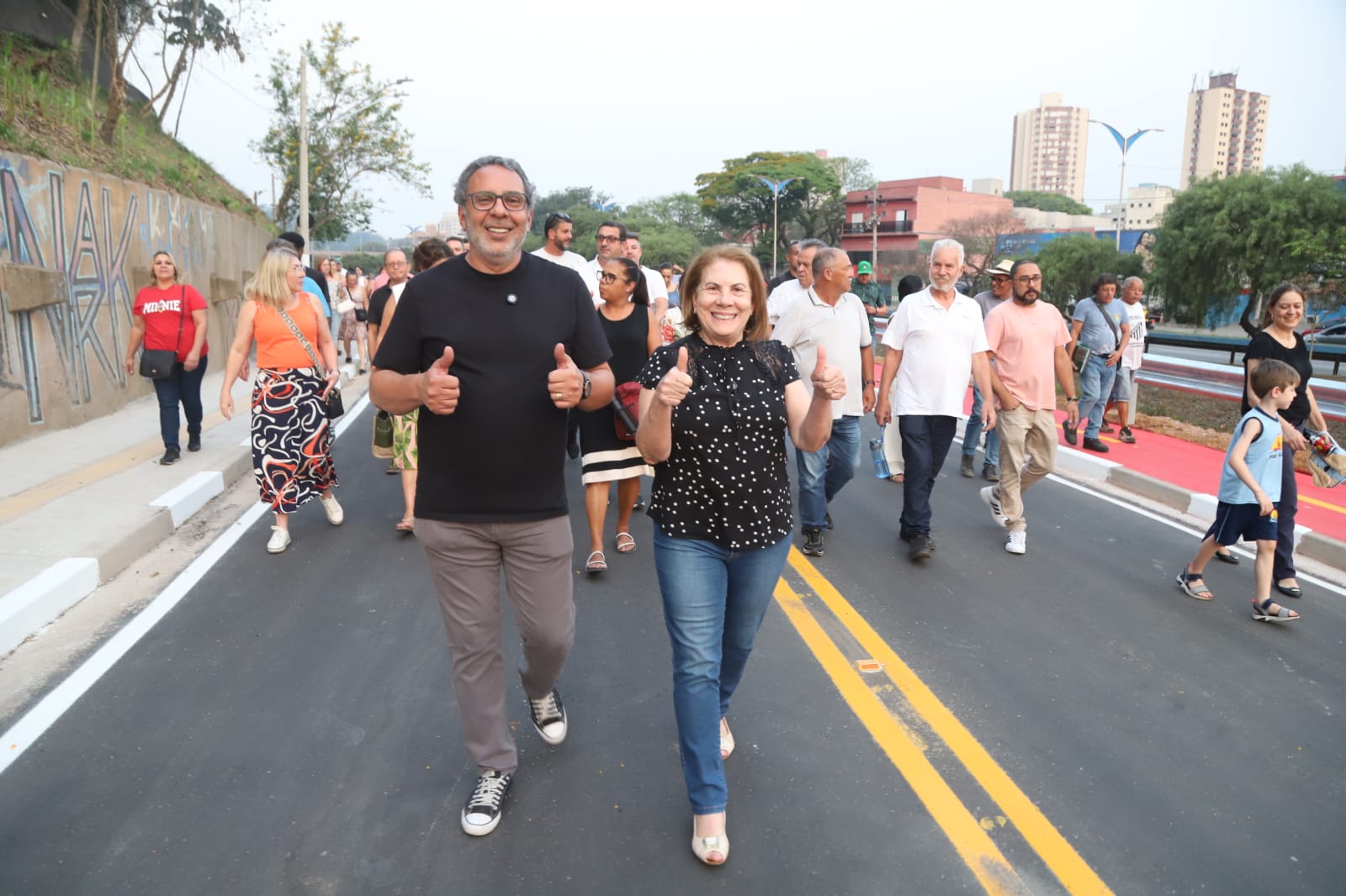 A vice-prefeita de Mauá, Celma Dias, e o deputado estadual Rômulo Fernandes, estiveram na inauguração do novo trecho do complexo viário