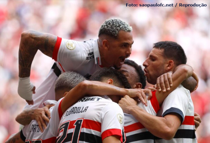 São Paulo derrota o Corinthians em clássico disputado no estádio Mané Garrincha pelo Campeonato Brasileiro