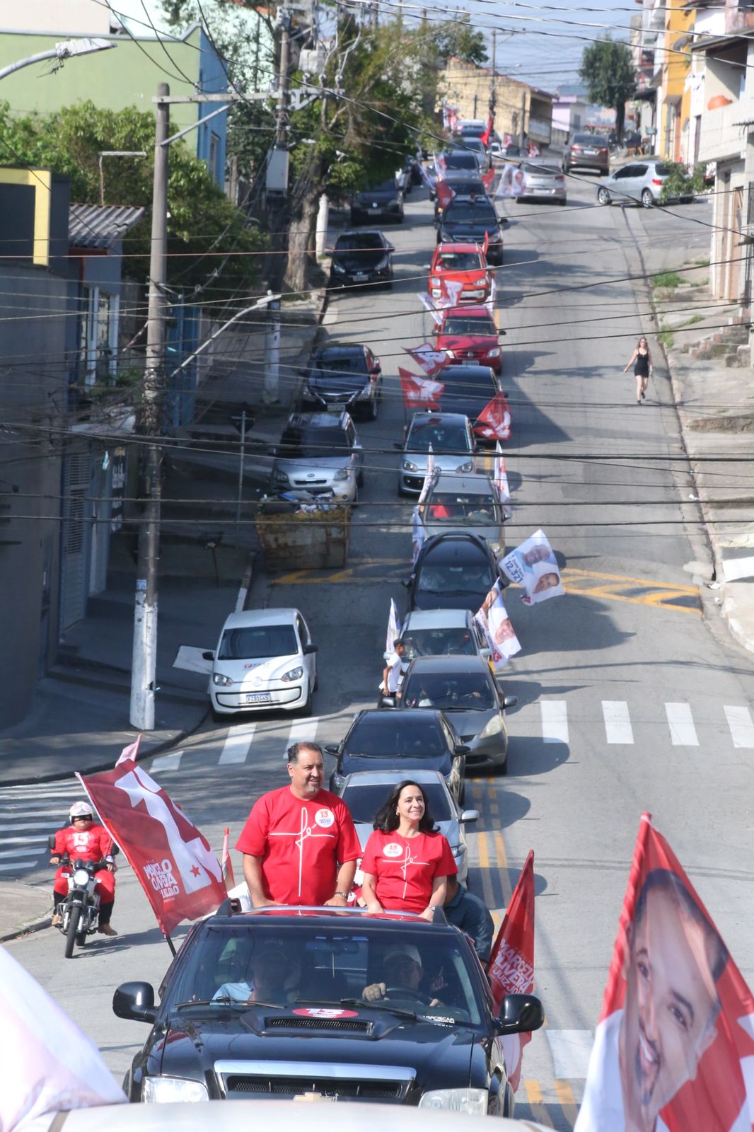 Marcelo Oliveira esteve acompanhado da esposa, Fernanda, e dos filhos em carreata no último domingo