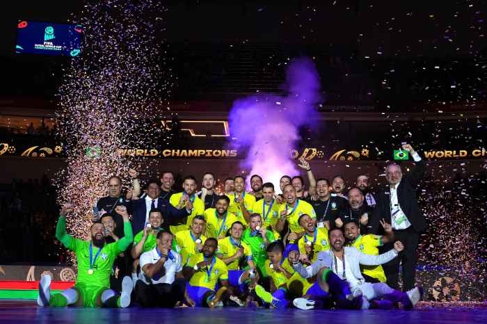 Brasil derrota Argentina em jogo tenso e conquista o hexa na Copa do Mundo de Futsal