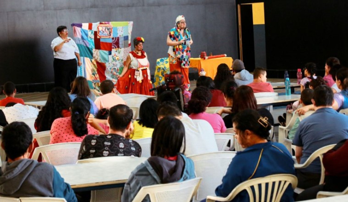 APAE Mauá recebe oficina e espetáculo teatral gratuitos