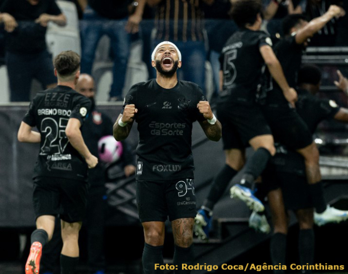 Corinthians vence o Athletico-PR na Neo Química Arena e sai da zona de rebaixamento