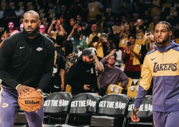 Basquete: LeBron James faz história e é o primeiro jogador a atuar ao lado do filho na NBA