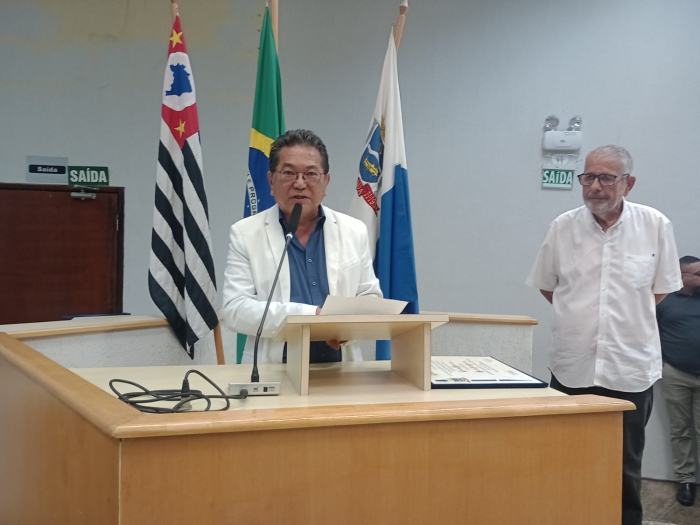 Dr. Tioki recebe título de cidadão mauaense na Câmara Municipal