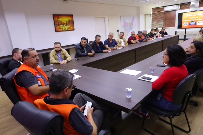 Marcelo Oliveira coordena reunião para avaliar ações preventivas ao período de chuvas