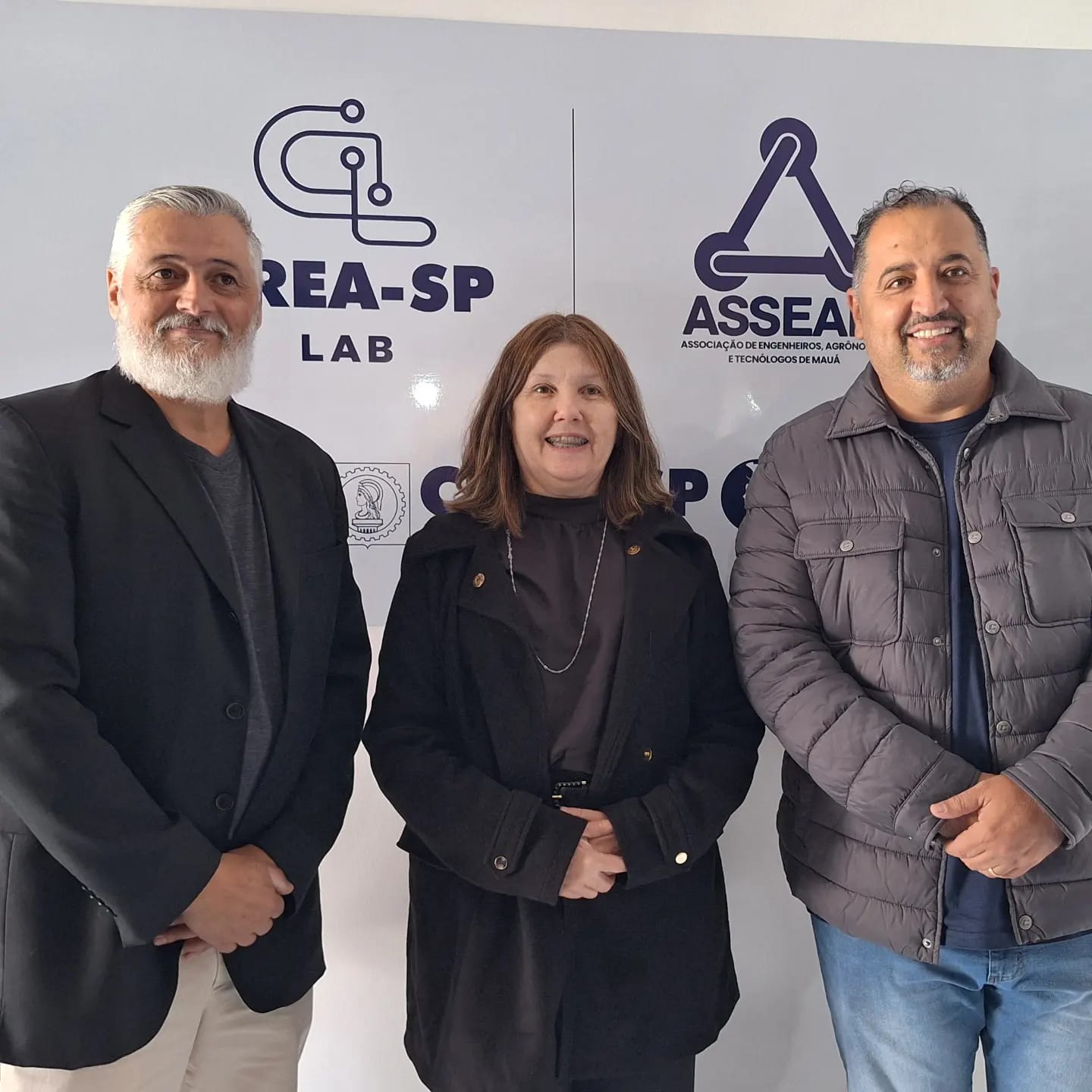 Eduardo Ribeiro, ao lado da presidente do CREA-SP, Lígia Mackey, e do prefeito Marcelo Oliveira na inauguração do espaço coworking da ASSEAM