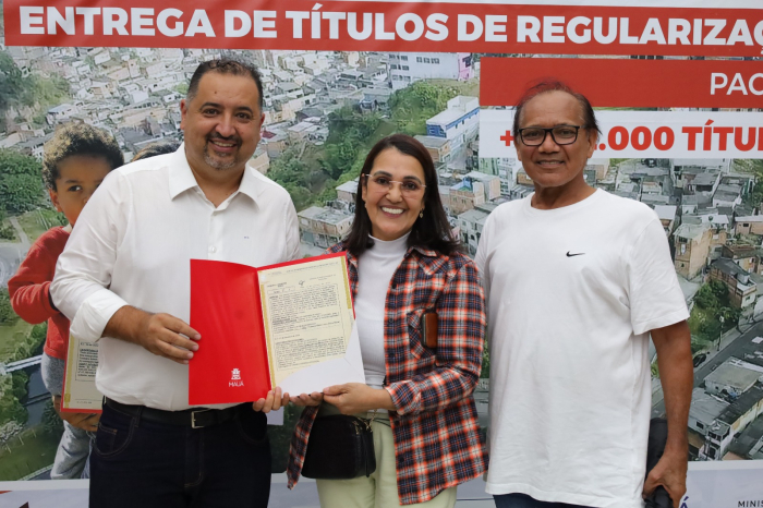 Prefeito Marcelo Oliveira entrega mais 190 títulos de propriedade