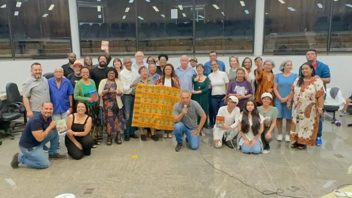 Zé Luiz Cassimiro reúne Movimento Antirracista na Câmara de Mauá em sarau marcado por cultura, consciência e mobilização Zé Luiz Cassimiro reúne Movimento Antirracista na Câmara de Mauá em sarau marcado por cultura, consciência e mobilização