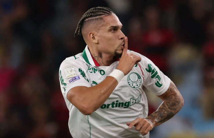 Palmeiras vence o Flamengo no Maracanã e amplia vantagem na liderança do Campeonato Brasileiro Palmeiras vence o Flamengo no Maracanã e amplia vantagem na liderança do Campeonato Brasileiro