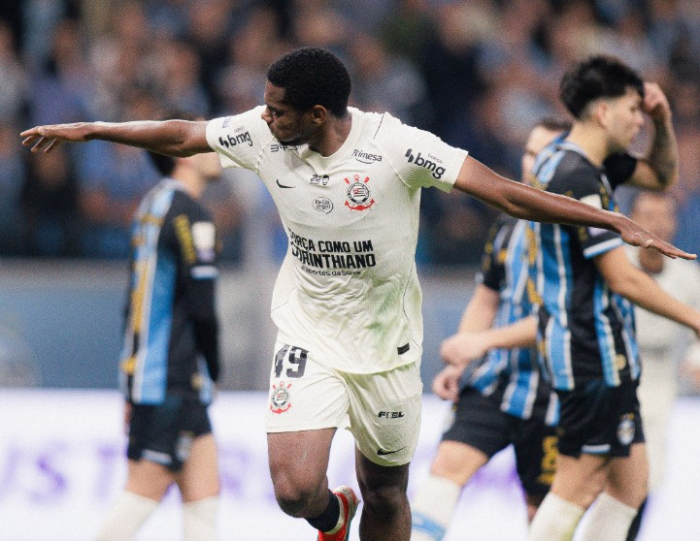 Corinthians vence o Grêmio de virada fora de casa pelo Campeonato Brasileiro