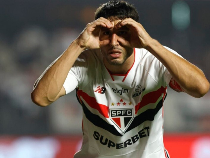 Com gol de Calleri, São Paulo vence o Internacional pelo Campeonato Brasileiro Com gol de Calleri, São Paulo vence o Internacional pelo Campeonato Brasileiro