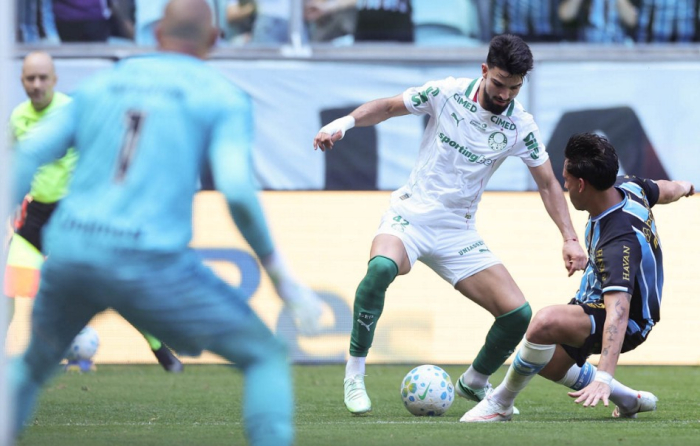 Palmeiras para em Weverton e só empata com o Grêmio em Porto Alegre pelo Campeonato Brasileiro Palmeiras para em Weverton e só empata com o Grêmio em Porto Alegre pelo Campeonato Brasileiro