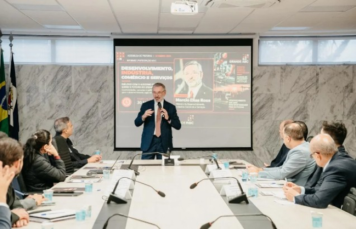 Em reunião com prefeitos, ministro destaca articulação regional para fortalecer indústria do Grande ABC Em reunião com prefeitos, ministro destaca articulação regional para fortalecer indústria do Grande ABC