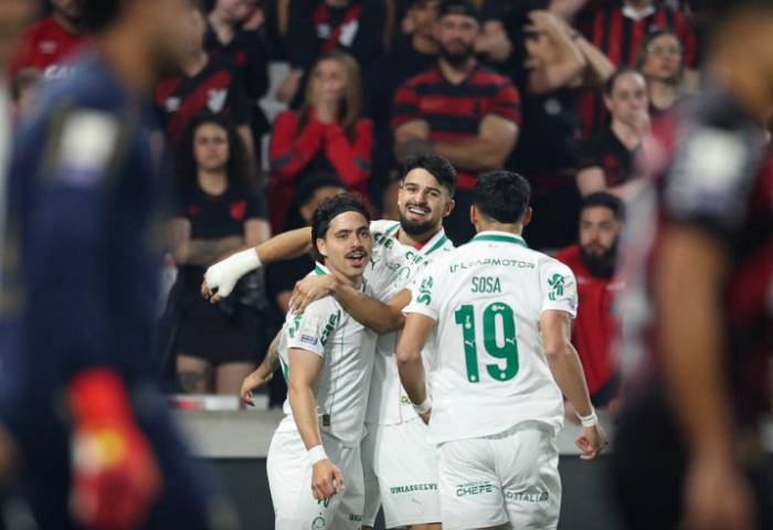 Palmeiras vence o Athletico-PR fora de casa e segue na vice-liderança do Campeonato Brasileiro Palmeiras vence o Athletico-PR fora de casa e segue na vice-liderança do Campeonato Brasileiro