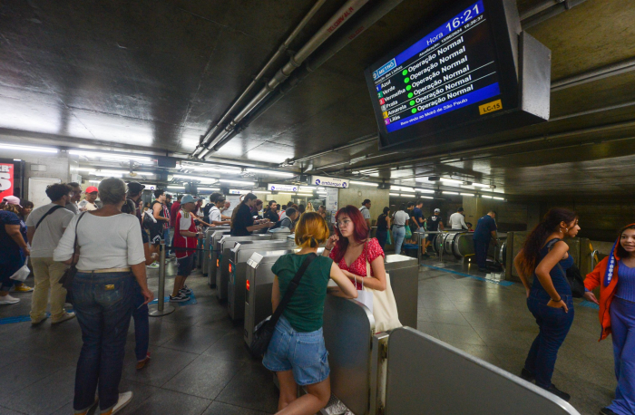 Metrô de São Paulo passa a oferecer opção de compra de passagens por Pix nas estações