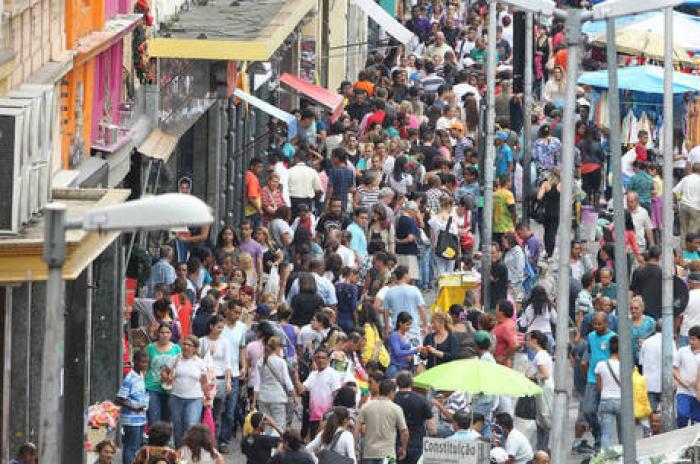 Brasil tem 210 milhões de habitantes, segundo IBGE