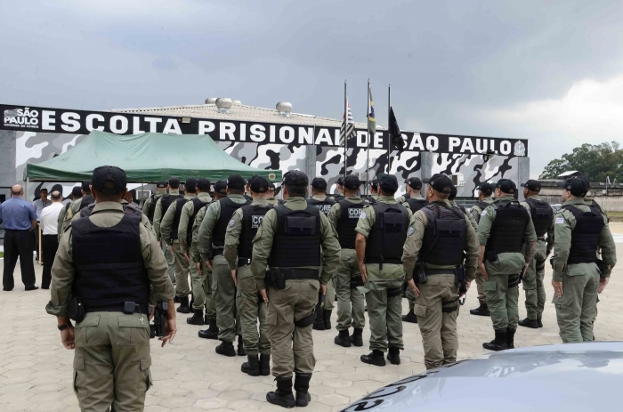 Governador Rodrigo Garcia libera contratação de 1,5 mil agentes para escolta de presos