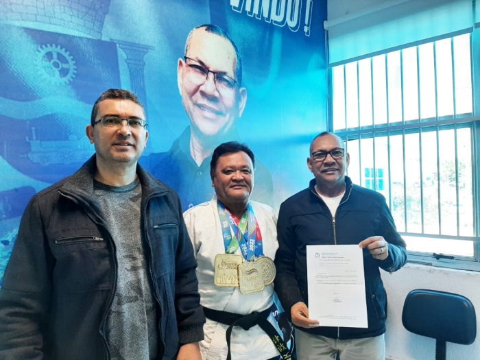 Vereador Pastor Valdeci recebe atletas medalhistas