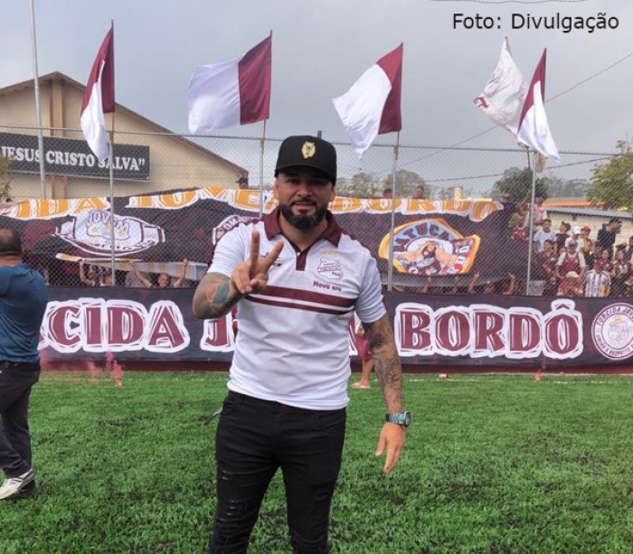 Zé Carlos Nova Era inaugura campo sintético do Jd. Itapeva ao lado do prefeito Marcelo Oliveira